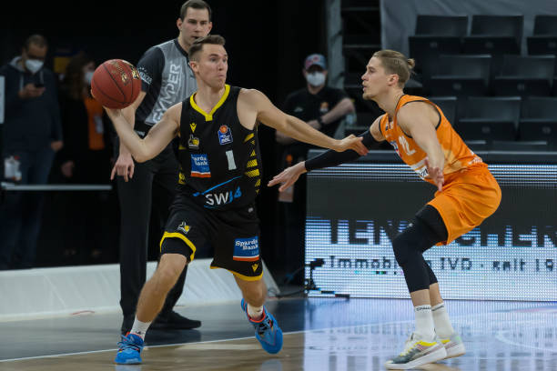 并将在完成 并将在完成